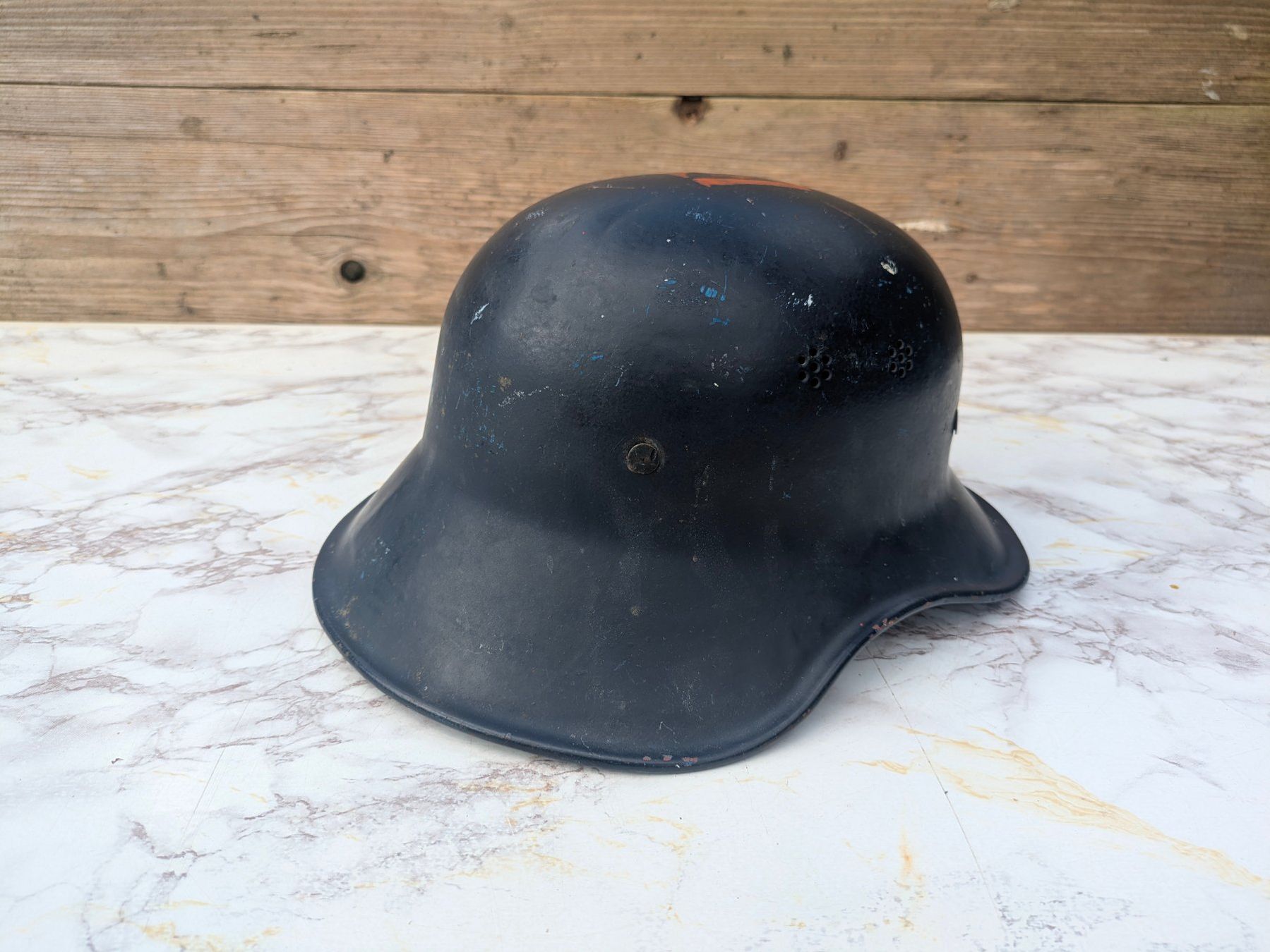 Uniformi & Effetti personali: Luftschutz Stahlhelm M44 "Gladiator" 1-Teilig – Usato da Buttisholz venduto da ArmeeShopCH 2