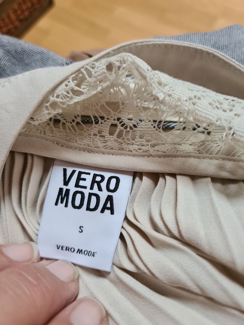 Lotti di vestiti: 2 x shorts und 1 Bluse wunderschön gr.36 – Usato da Ferden venduto da jemyce 6