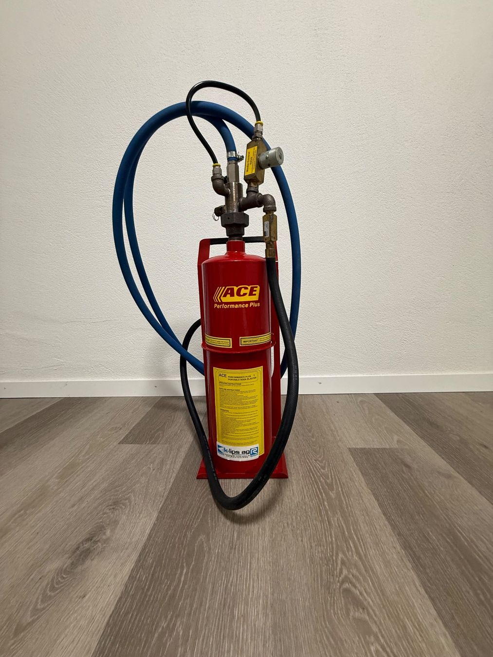 Tutte le macchine: Feinstrahlgerät / Bicarbonat-Strahlgerät – Usato da Einsiedeln venduto da maroni63