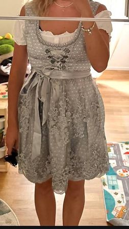 Dirndl mit Bluse Grösse 40