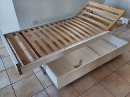 Bettgestell weiss mit Lattenrost und Stauraum gebraucht