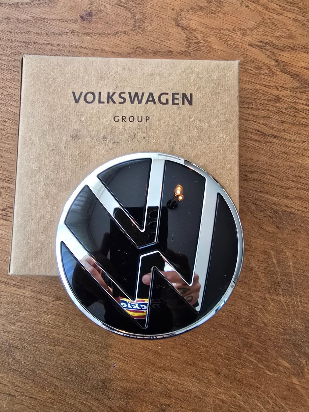 VW Tutti pezzi di ricambio auto: Neues VW Emblem – Nuovo (secondo la descrizione) da Hüntwangen venduto da Scarciglias-Antiques