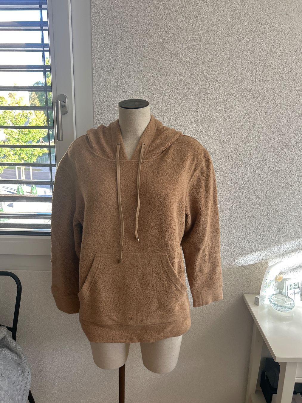 Max Mara Maglioni & Felpe: Pullover mit Kapuze braun Teddyfell Optik gebraucht – Usato da Schaffhausen venduto da Casadenobile