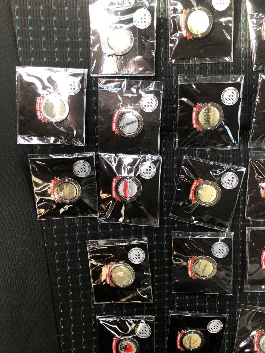 Spille: Diverse Patrouille Swiss pin – Nuovo e nell'imballaggio originale da Langwiesen venduto da eve_2xsq 4