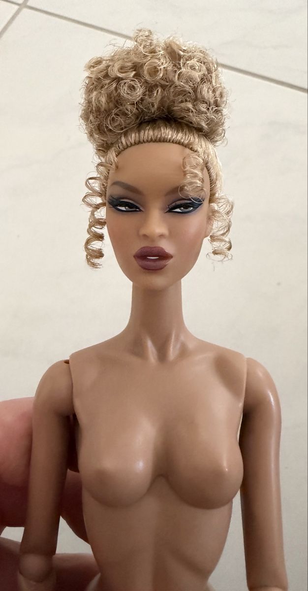 Puppen: Adele Makeda Sovereign Integrity Toys Obsession Convention – Neu (gemäss Beschreibung) aus Bürglen TG von SonneMondSterne99