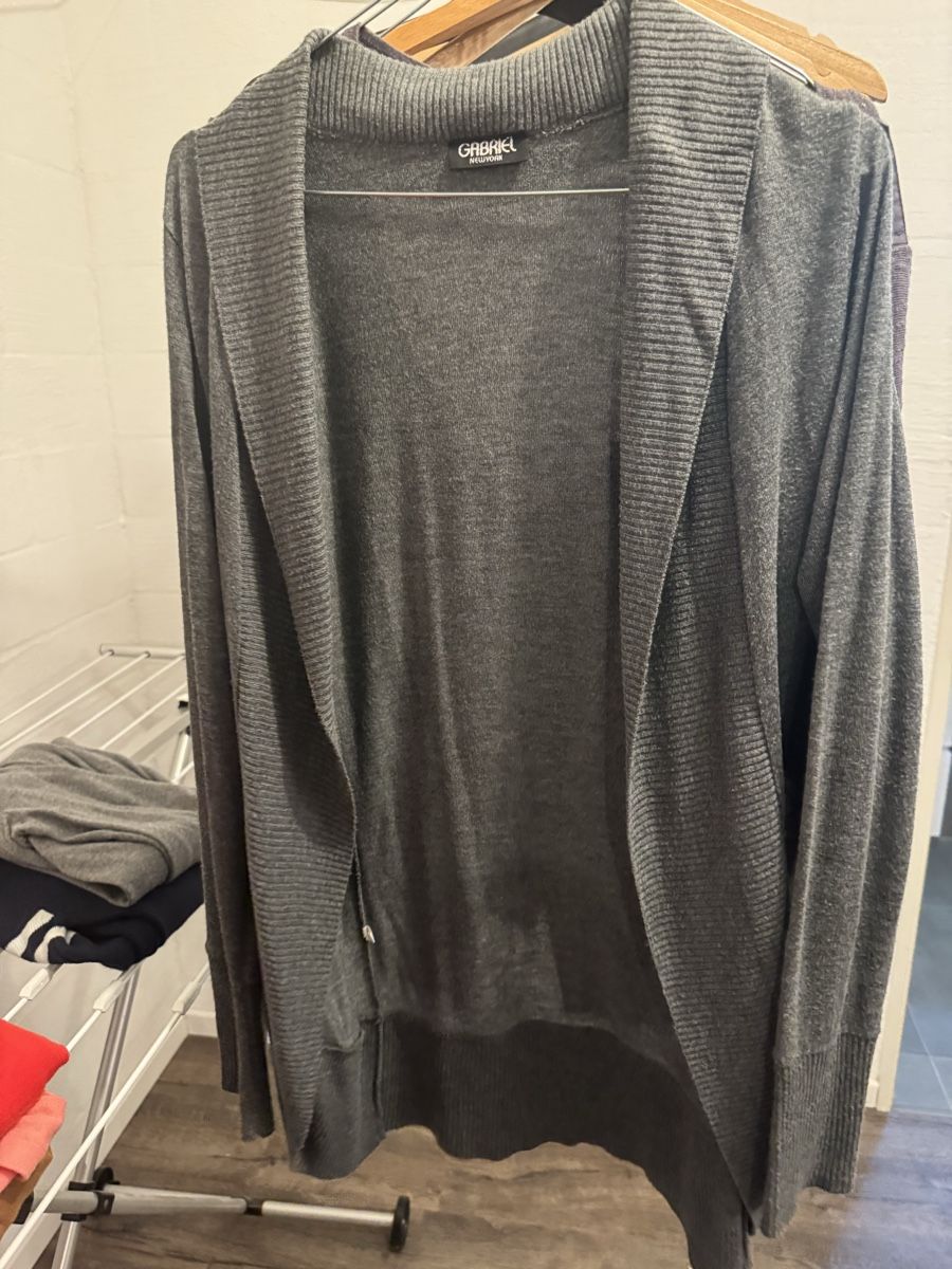 Lotti di vestiti: 5 Damen Cardigans, S bis L – Usato da Pfeffingen venduto da Twoa 2