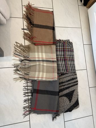 5 Schals im Winter-Karomuster, gut erhalten, warm