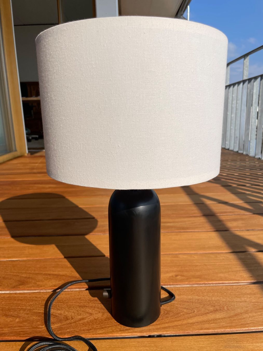 Lampade: Gubi Gravity Table Lamp Small - Black/White - Like new #1 – Nuovo (secondo la descrizione) da Meilen venduto da TN20 4