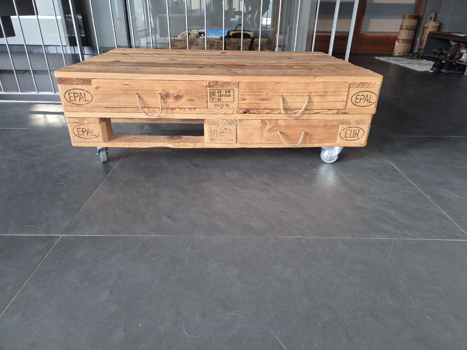 Tables: Sofatisch/ Couchtisch aus Paletten – D'occasion à Merlischachen par sir_9fhb