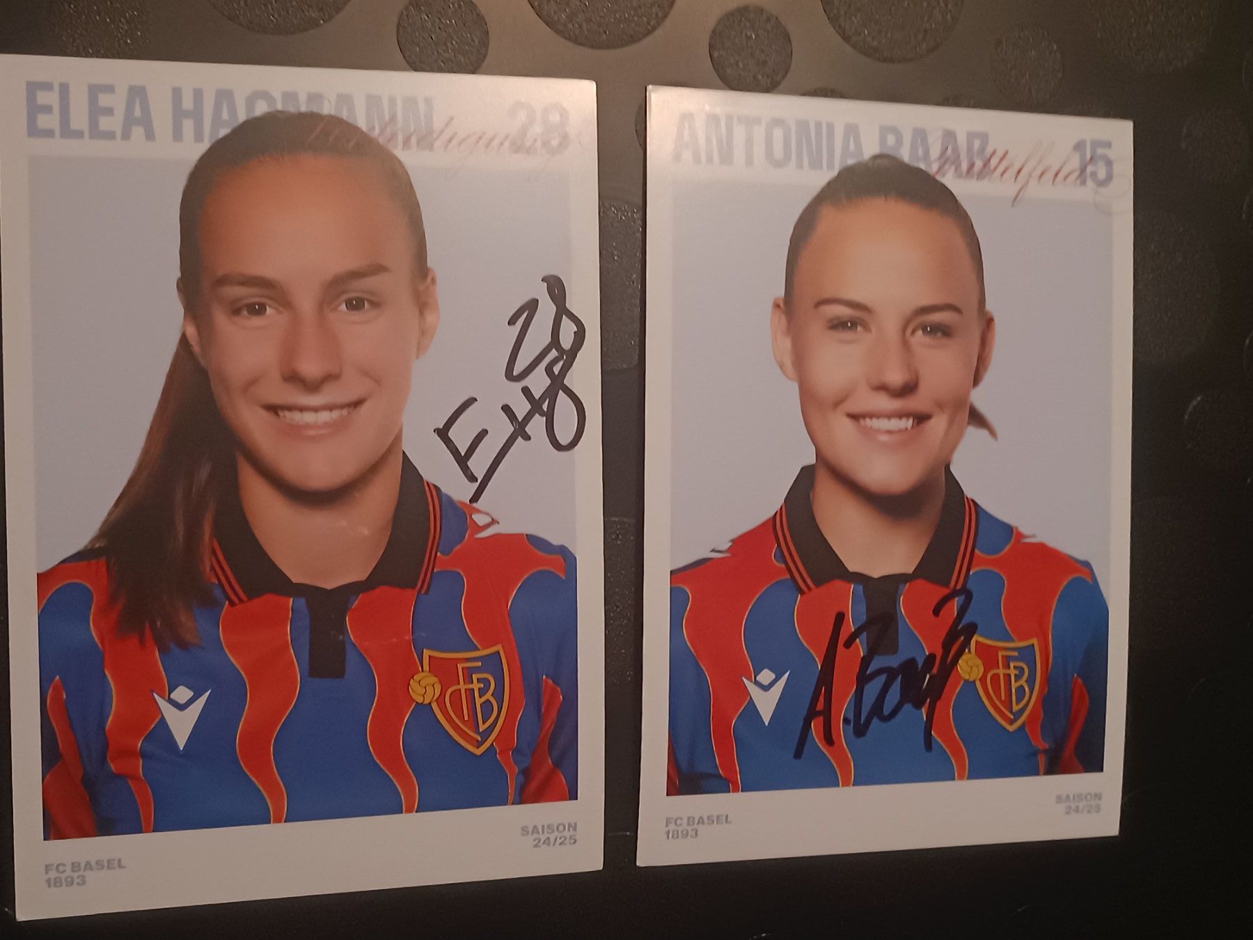 Autografi: FC Basel - 2 signierte Autogrammkarten - Set – Usato da Menziken venduto da Artographs