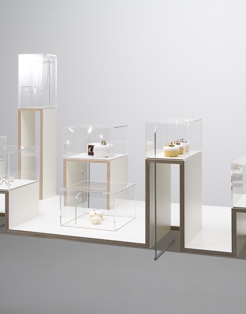 Vetrine: meuble, vitrine de designer d'exposition – Usato da La neuveville venduto da Madmax1979 2