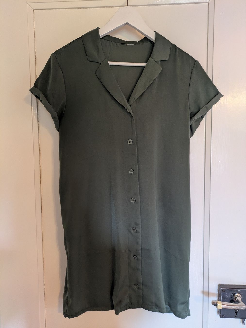 Robes: Hemdkleid oliv - glanz – D'occasion à Schwyz par Magdalena86