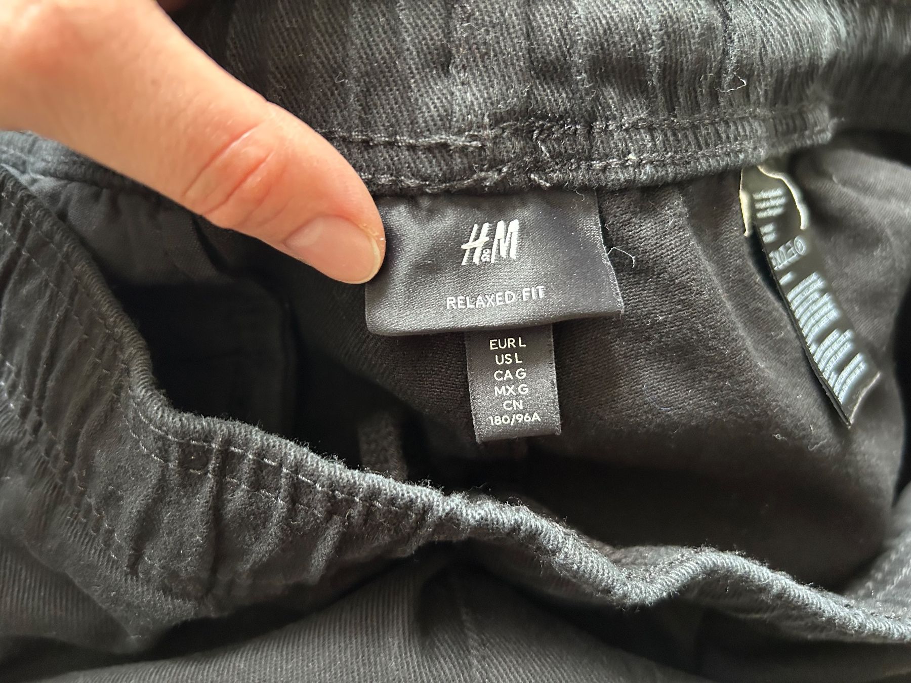 H&M Pantaloni: Kurze Hose Schwarz L – Usato da Therwil venduto da erm_dg6q 3