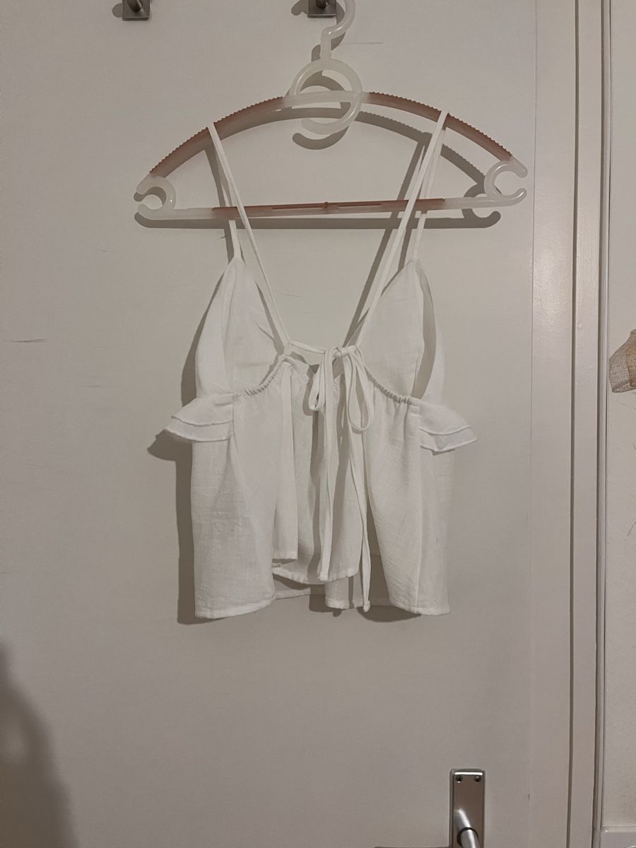 Bershka Tops: Top blanc effet lin – Neu (gemäss Beschreibung) aus Genève von giulia_almnn 1