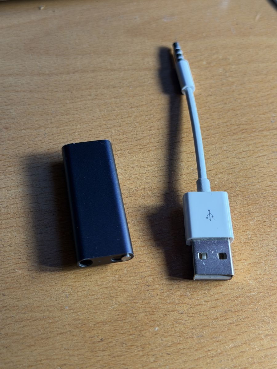 Apple Lettore multimediale portatile: iPod shuffle 3 batterie neuve – Usato da Lausanne venduto da Planet_Faisceaux