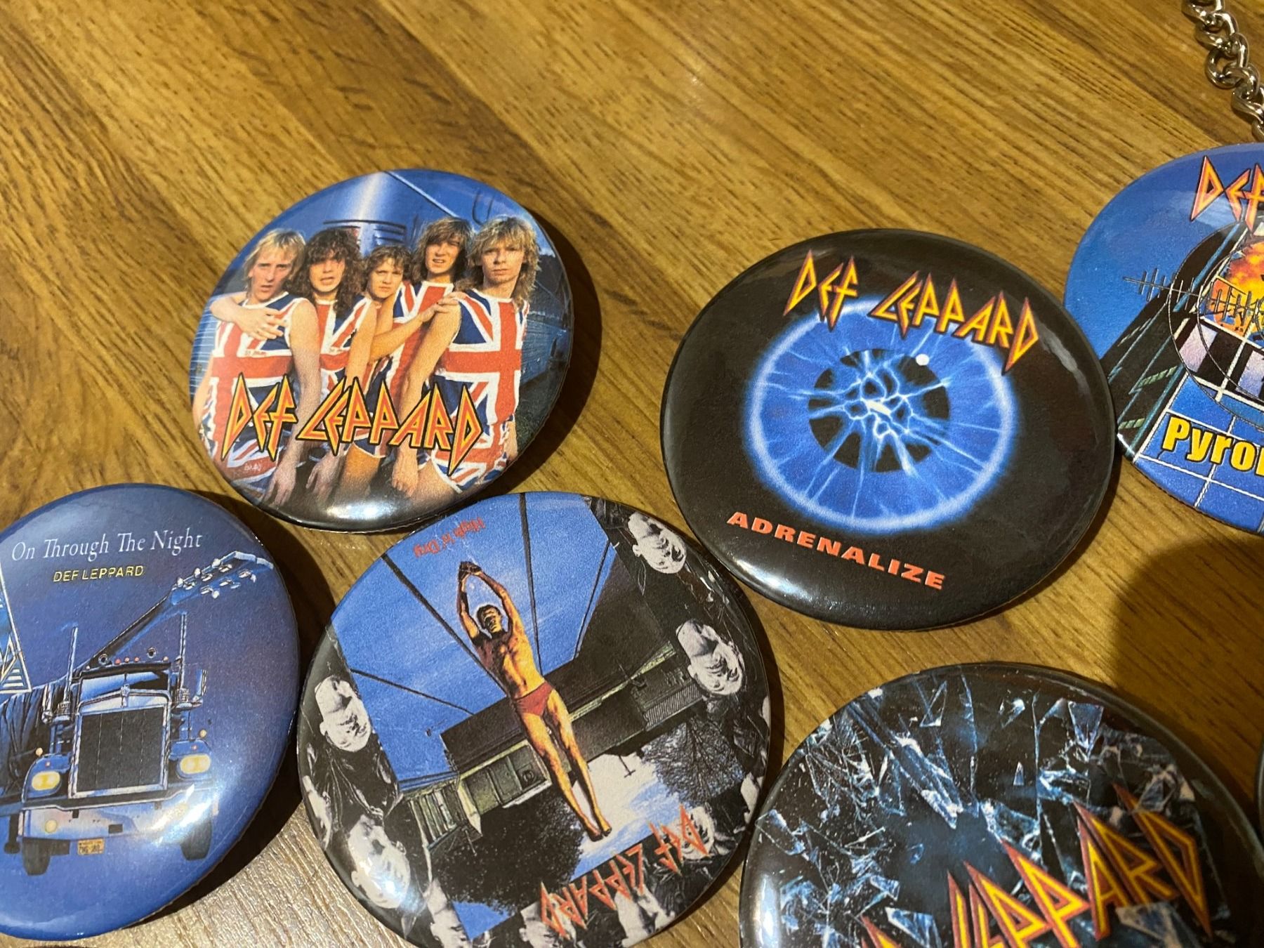 Plaketten & Abzeichen: Def Leppard- Flaschenoeffner & Ansteck Badges! – Neu (gemäss Beschreibung) aus Basel von FatCatPacksTheRatt 6