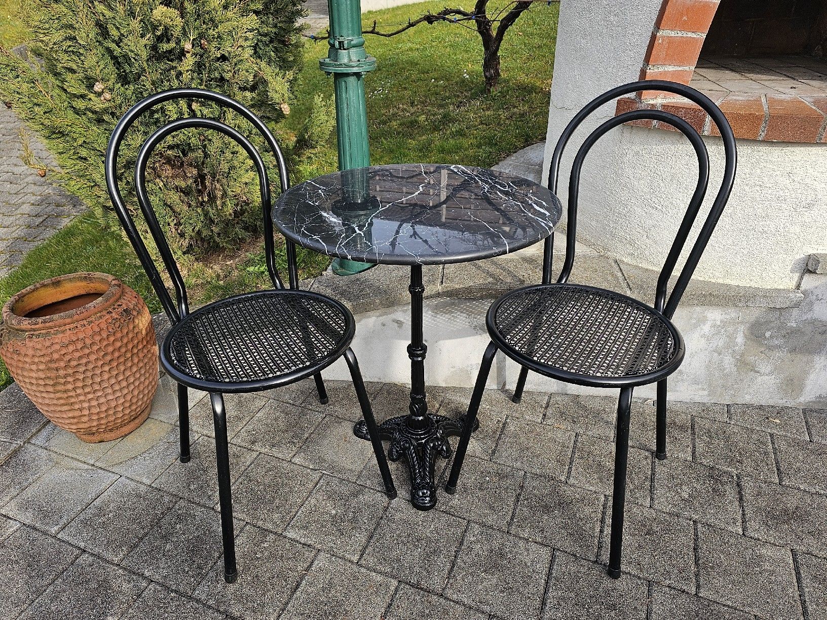 Set di tavolo e panche: Bistrotisch 2 Metallstühle Marmortisch – Usato da Villnachern venduto da hasta08 9