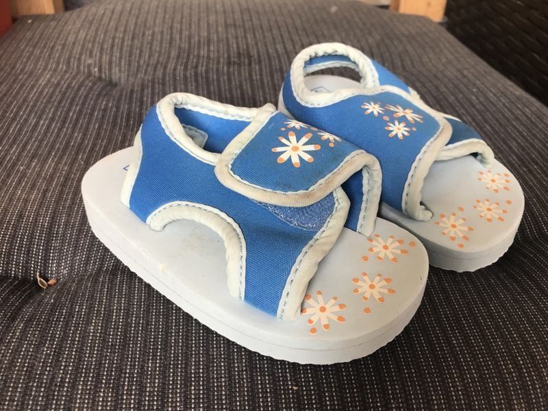 Scarpe per ragazze: Mädchen Sandaletten 19 – Usato da Bergdietikon venduto da antovale