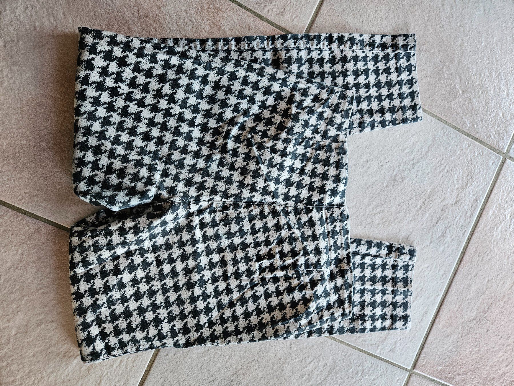 Pantaloni: Pantalon taille 42 – Usato da Vétroz venduto da sas_yln5 1