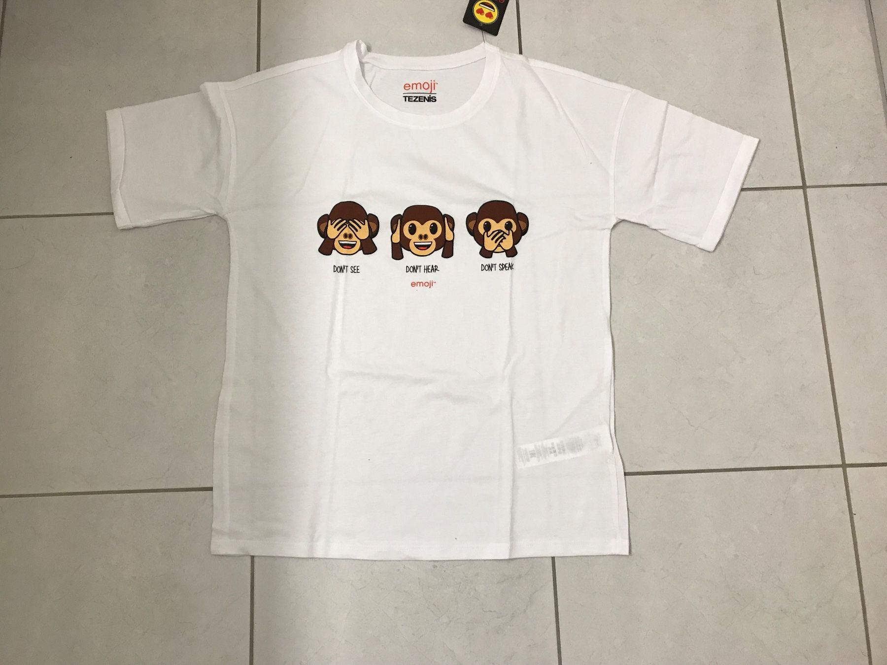 T-shirts: Emoji T-Shirt – Neuf avec emballage d'origine à Bassersdorf par secondhand_clothing