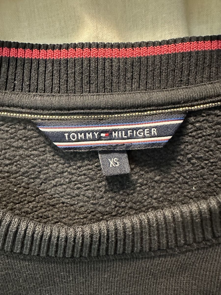 Tommy Hilfiger Pullover & Sweatshirts: Tommy Hilfiger Pullover m.  Pailletten XS schwarz – Gebraucht aus Neunkirch von misach69 4
