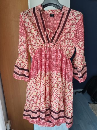 New summer dress, size S. Red / golden / creme / black