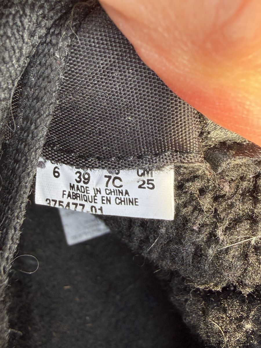 Puma Scarpe da uomo: Puma Kinder Stiefel Schwarz Grösse 39  – Usato da Mosnang venduto da Dojajolele 3
