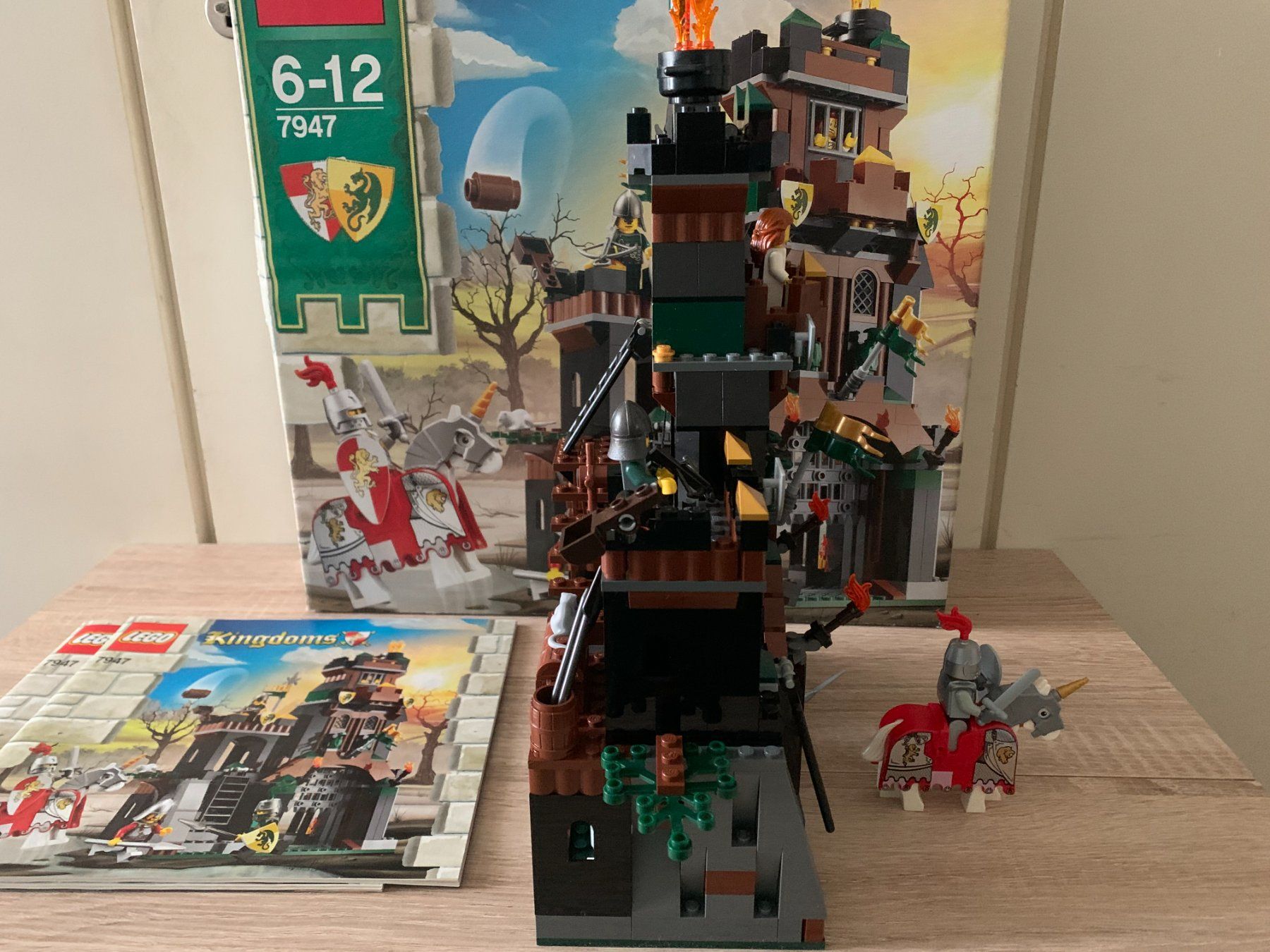 Lego Kit di costruzioni: LEGO Ritter 7947  Prison Tower Rescue – Usato da Basel venduto da Don-Angel 1
