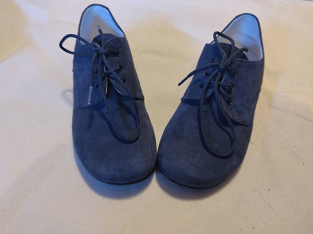 Scarpe per ragazzi: Chaussures enfant taille 27 – Usato da Veyrier venduto da cec_2xq6