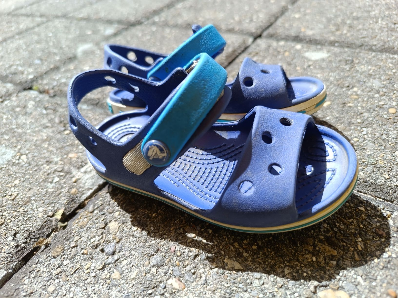 Crocs Scarpe per ragazzi: Crocs Badeschuhe/ Sandale, blau, ab 1.- – Difettoso da Berikon venduto da mezzze