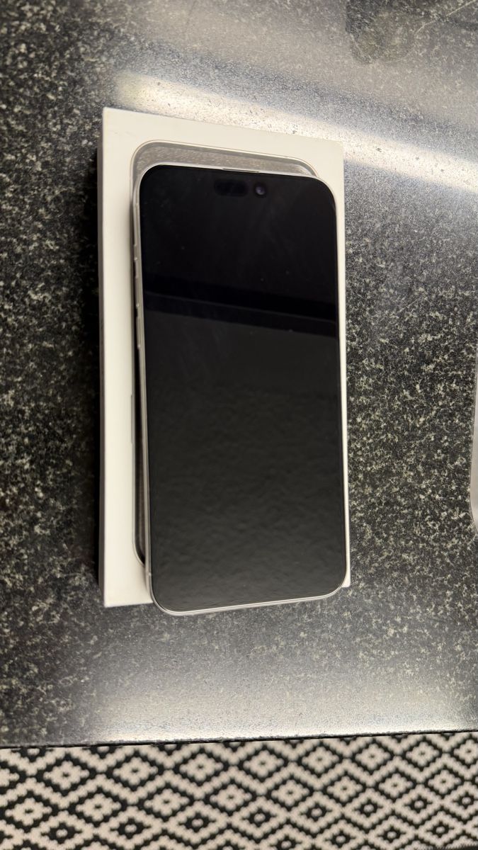 Apple Telefoni cellulari / Smartphones: iPhone 15 Pro Max, 256GB, Silber -Top Zustand – Usato da Niederuzwil venduto da Ismailb12 2