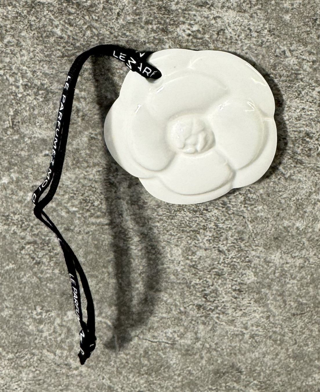 Tutte le decorazioni: CHANEL Camelia Duft Stein ... – Nuovo e nell'imballaggio originale da Chur venduto da Jacki09 3