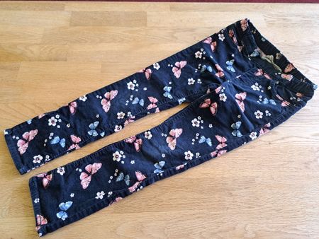 H&M Cordhose Schmetterlingsmuster, Gr. 116
