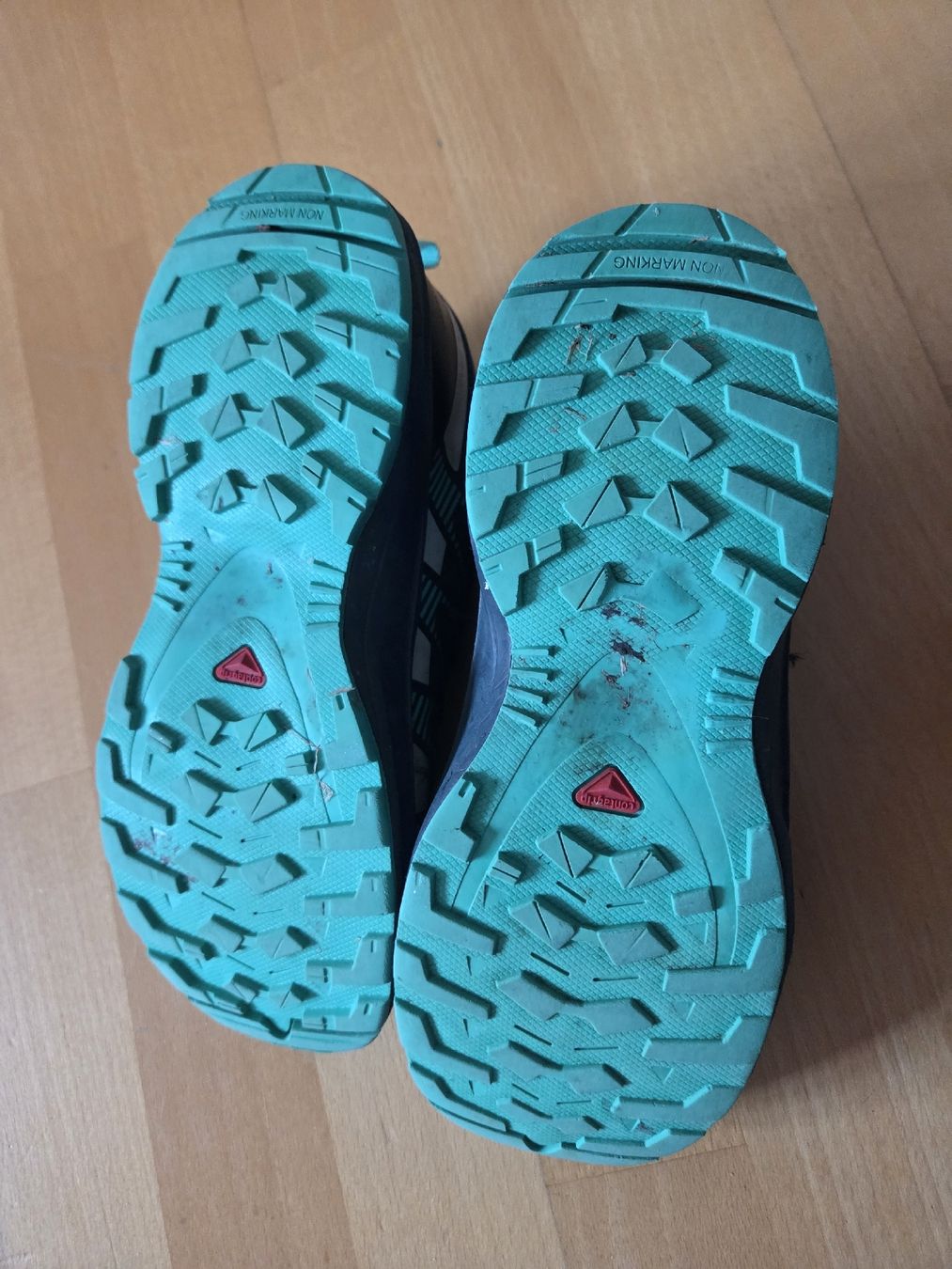 Salomon Schuhe für Jungen: Solomon schuhe waterproof. Grösse 36 – Gebraucht aus St. Gallen von rot_9hsy 2