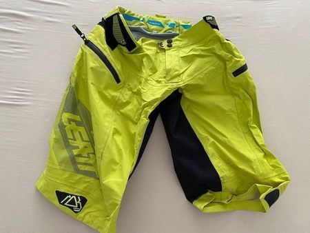 LEAT DBX downhill / enduro bike shorts L