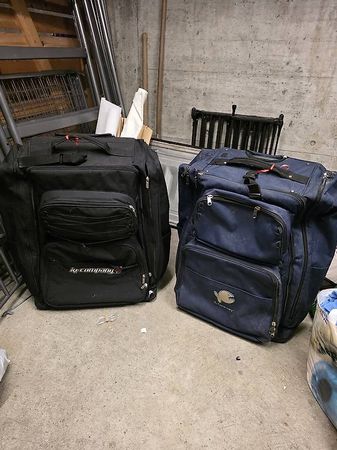 2 sacs pour équipement de plongée. Le lot
