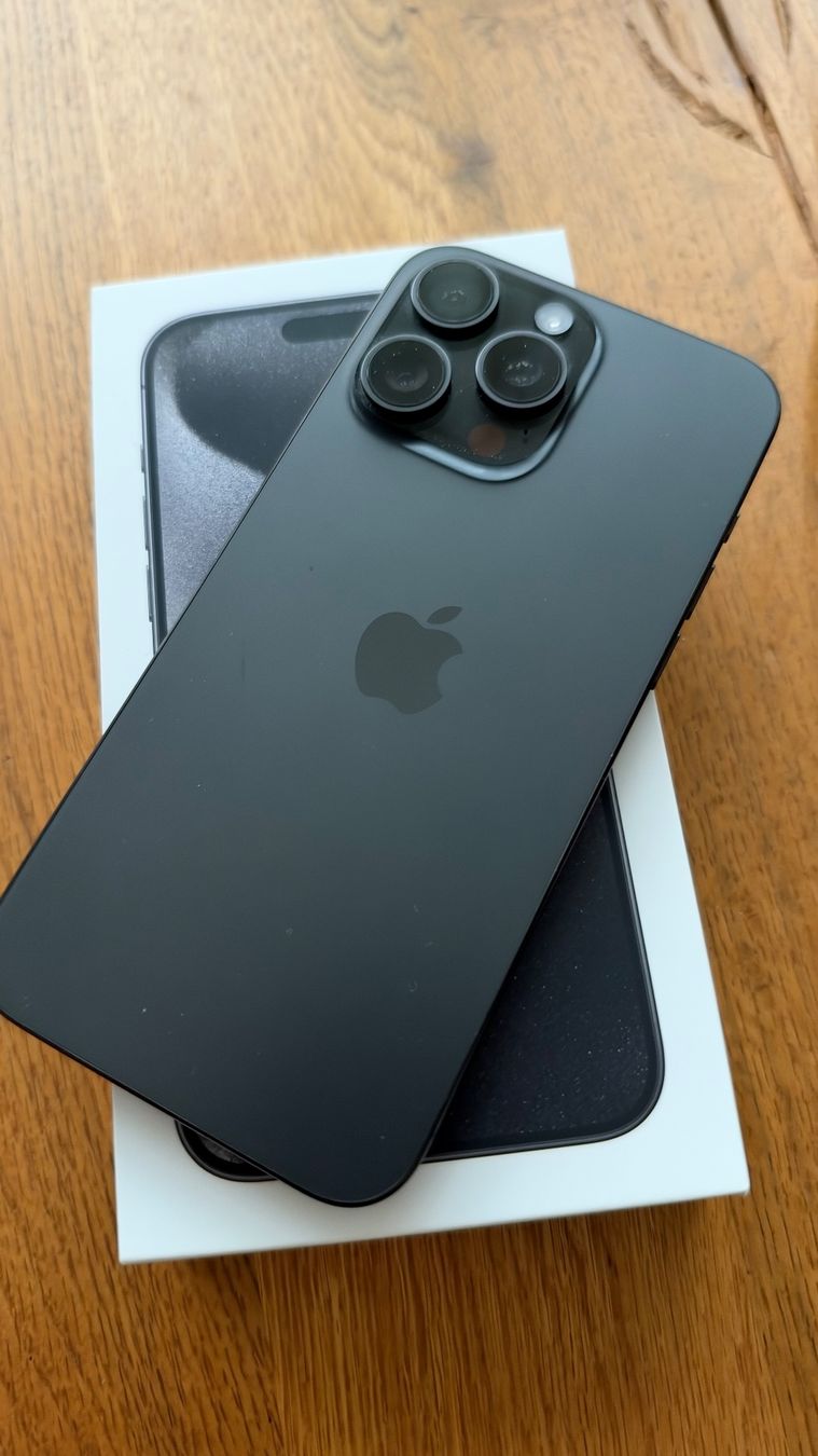 Apple Handys / Smartphones: Apple iPhone 15 Pro Max  Black Titanium 256 GB – Gebraucht aus Luzern von Zero007 1