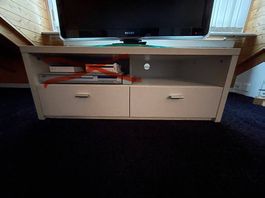 Fernsehmöbel mit drehbarer Glasplatte