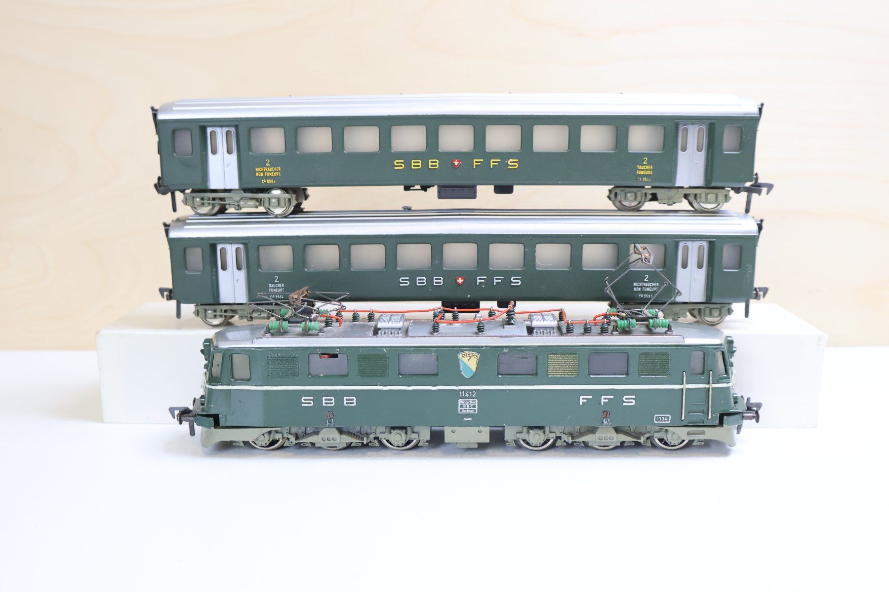 Fleischmann Modellini di ferrovie: Fleischmann SBB Ae 6/6 & Personenwagen - DC H0 – Usato da Winterthur venduto da Monstera 1