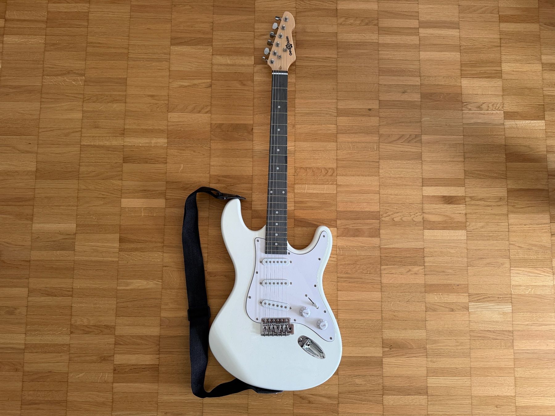 Instruments de musique: E-Gitarre Set mit Verstärker, Tasche & Kabel - Einsteiger... – D'occasion à Dulliken par E-24 2