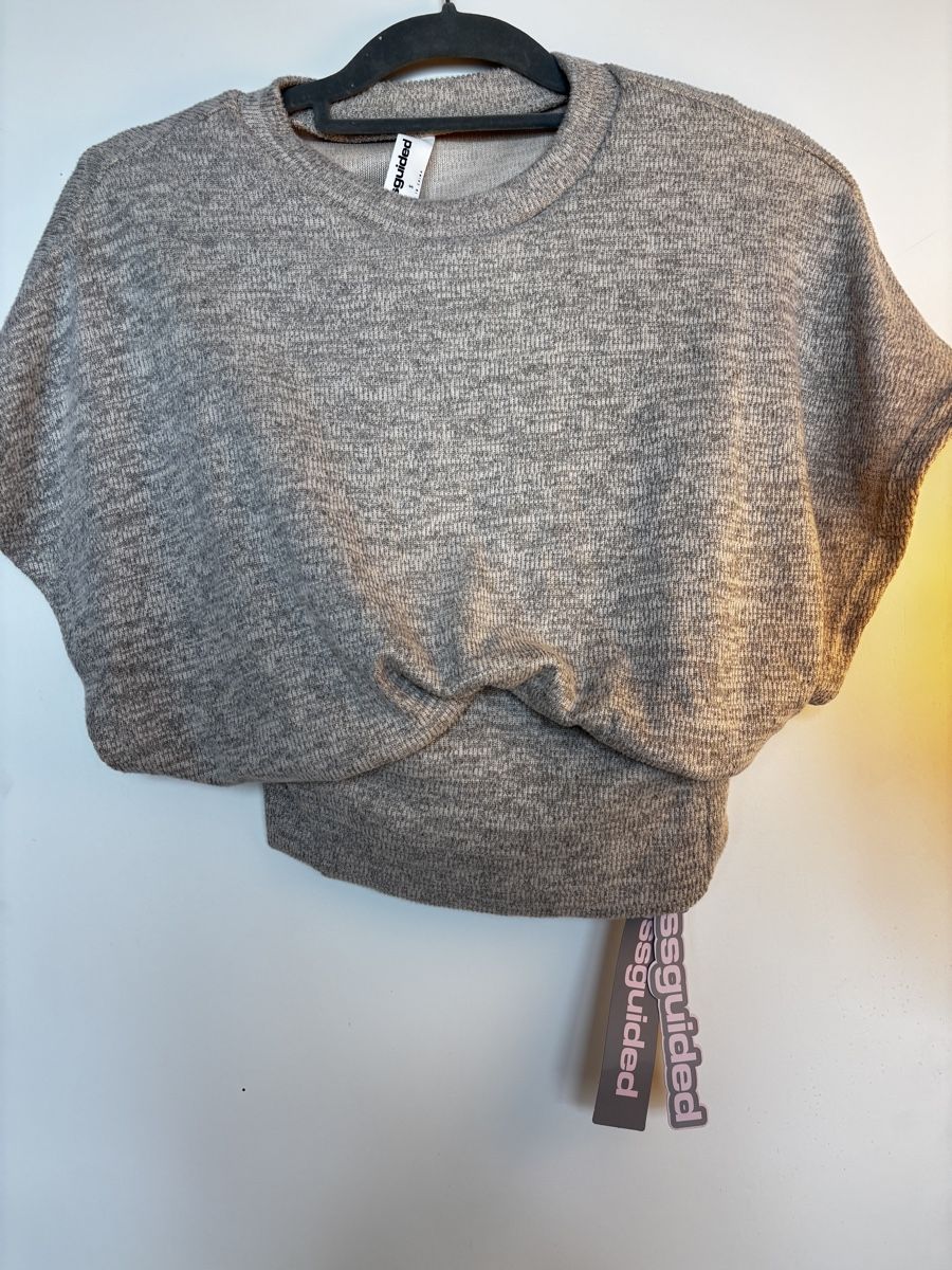 Pullover & Sweatshirts: Grauer Pullover Grösse S kurzarm mit Etikett – Neu und originalverpackt aus Dübendorf von bin_8dhg