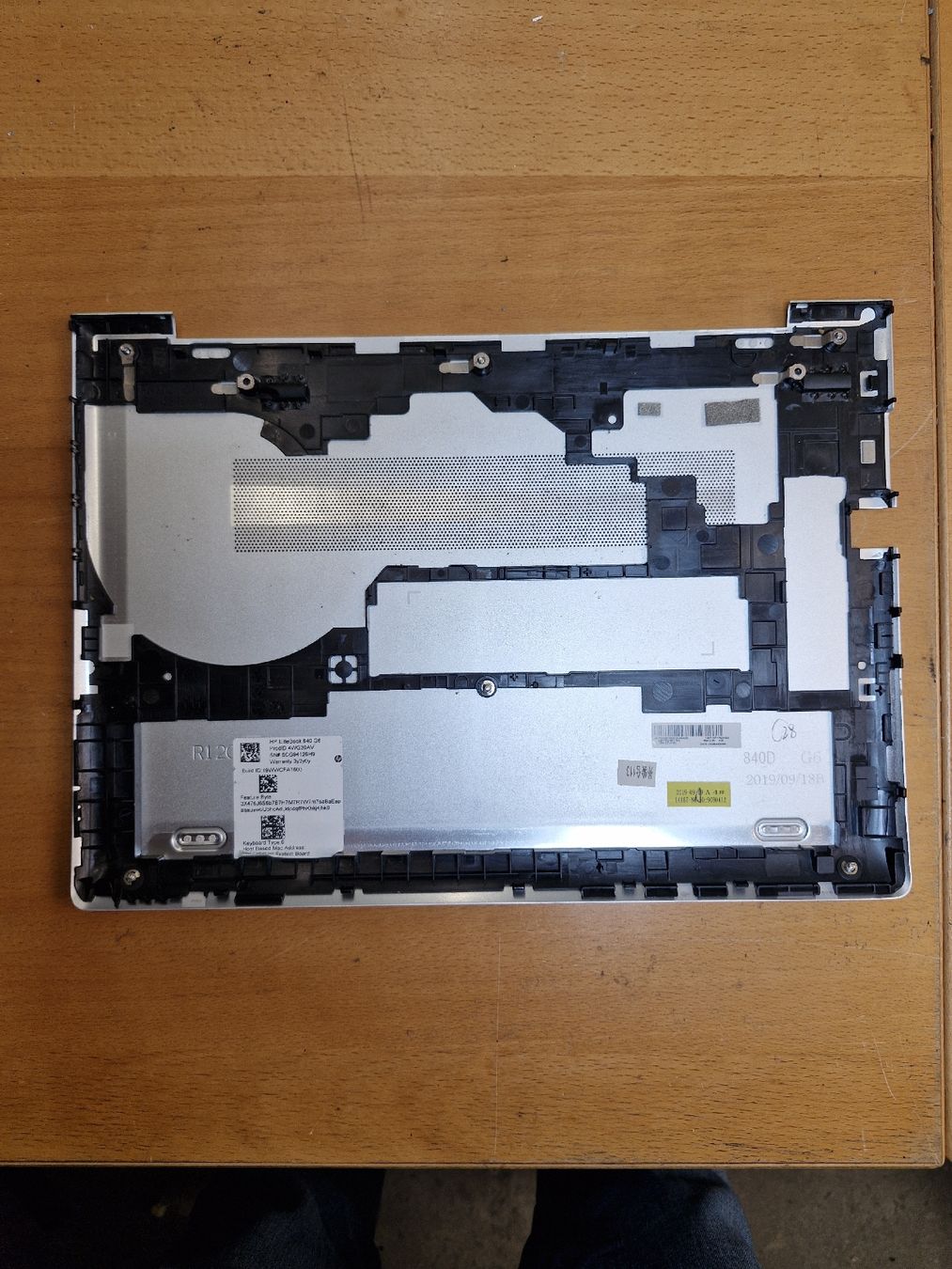 Hewlett Packard Notebook: Bottom Case Cover Elitebook 840 G6 G5 – Usato da Adliswil venduto da SaveElektro 1