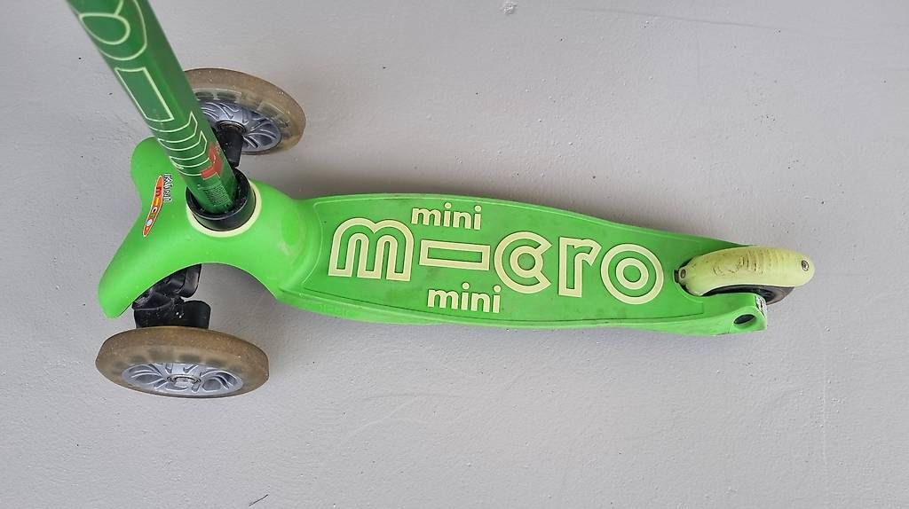Kickboard: Mini Micro Deluxe LED – D'occasion à Ehrendingen par NSX-RR 2