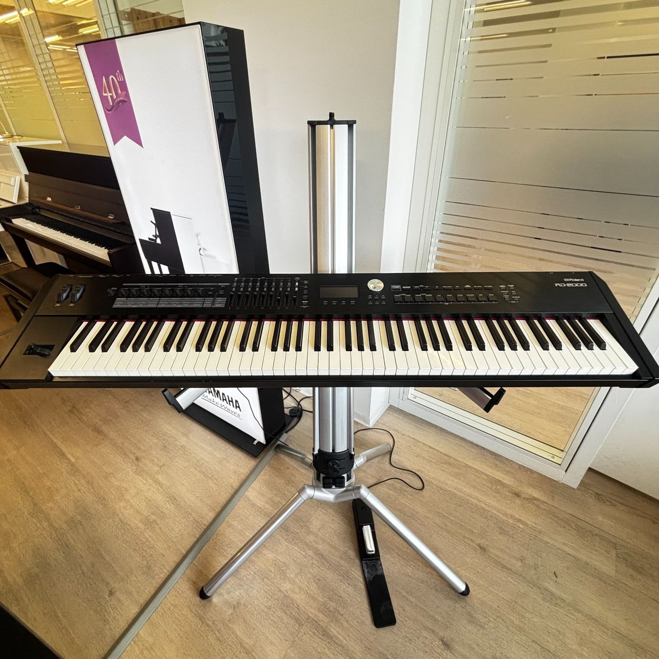 Roland Musikinstrumente: Roland - RD-2000 Occasion. – Gebraucht aus Ittigen von KrompholzMusik