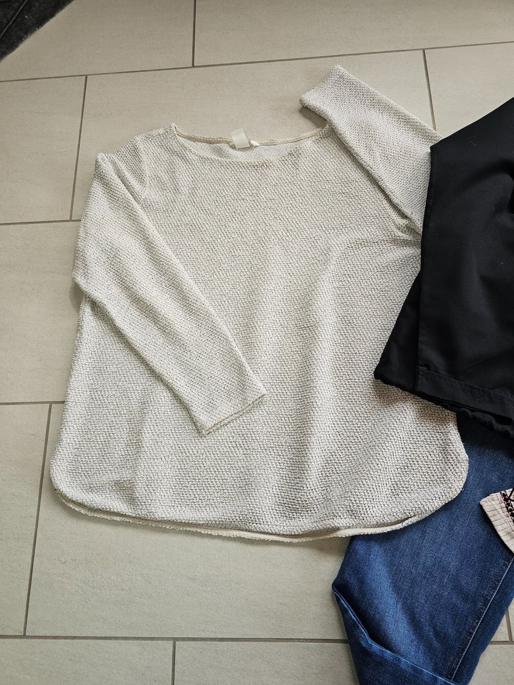 Lots de vêtements: Jeans & 3 Oberteile Grösse 40/42  L – D'occasion à Einigen par Pretorius66 5