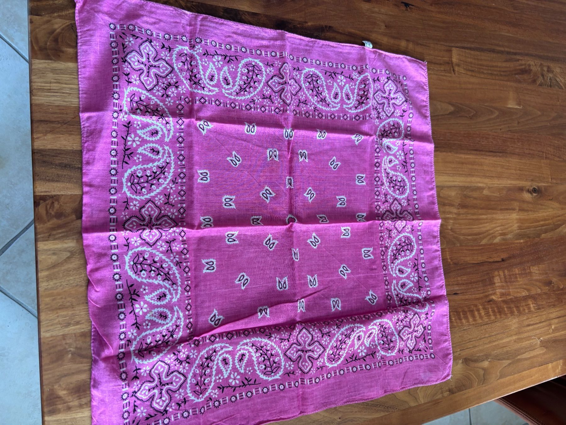 Foulards & écharpes: Glarnertüechli pink ca. 50x50 cm – D'occasion à Balsthal par Uroby 1