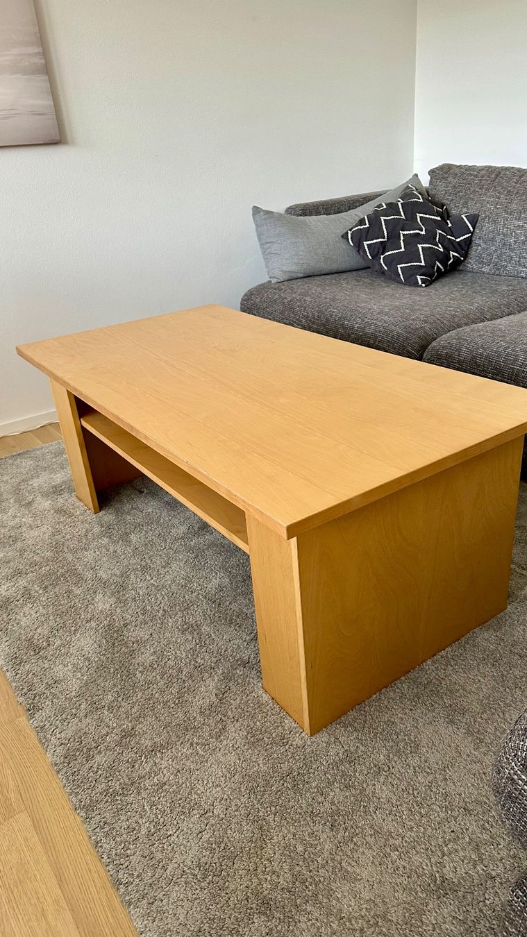 Tables: Couchtisch Holz mit Ablagefläche – D'occasion à Münsingen par Tobias200048 2