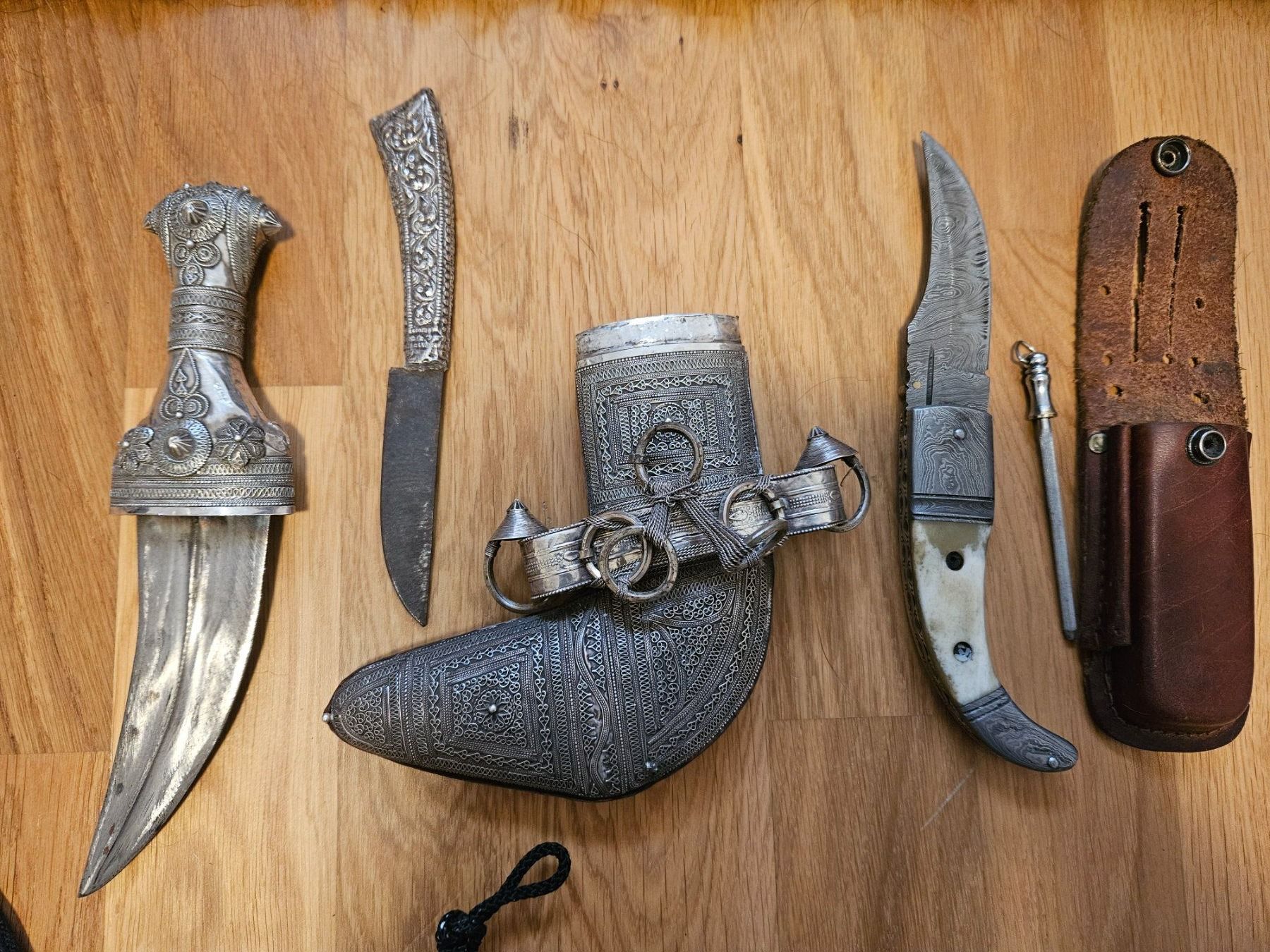 Couverts: Messer Sammlung mit Buch – D'occasion à Winterthur par rahelmedeaL 2