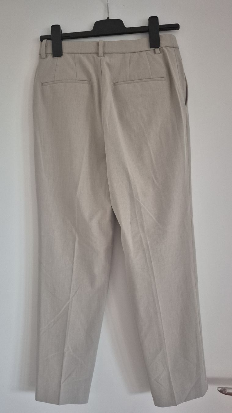 Uniqlo Pantaloni: Pantalon UNIQLO – Nuovo (secondo la descrizione) da Villars-sur-Glâne venduto da ninisabri 1