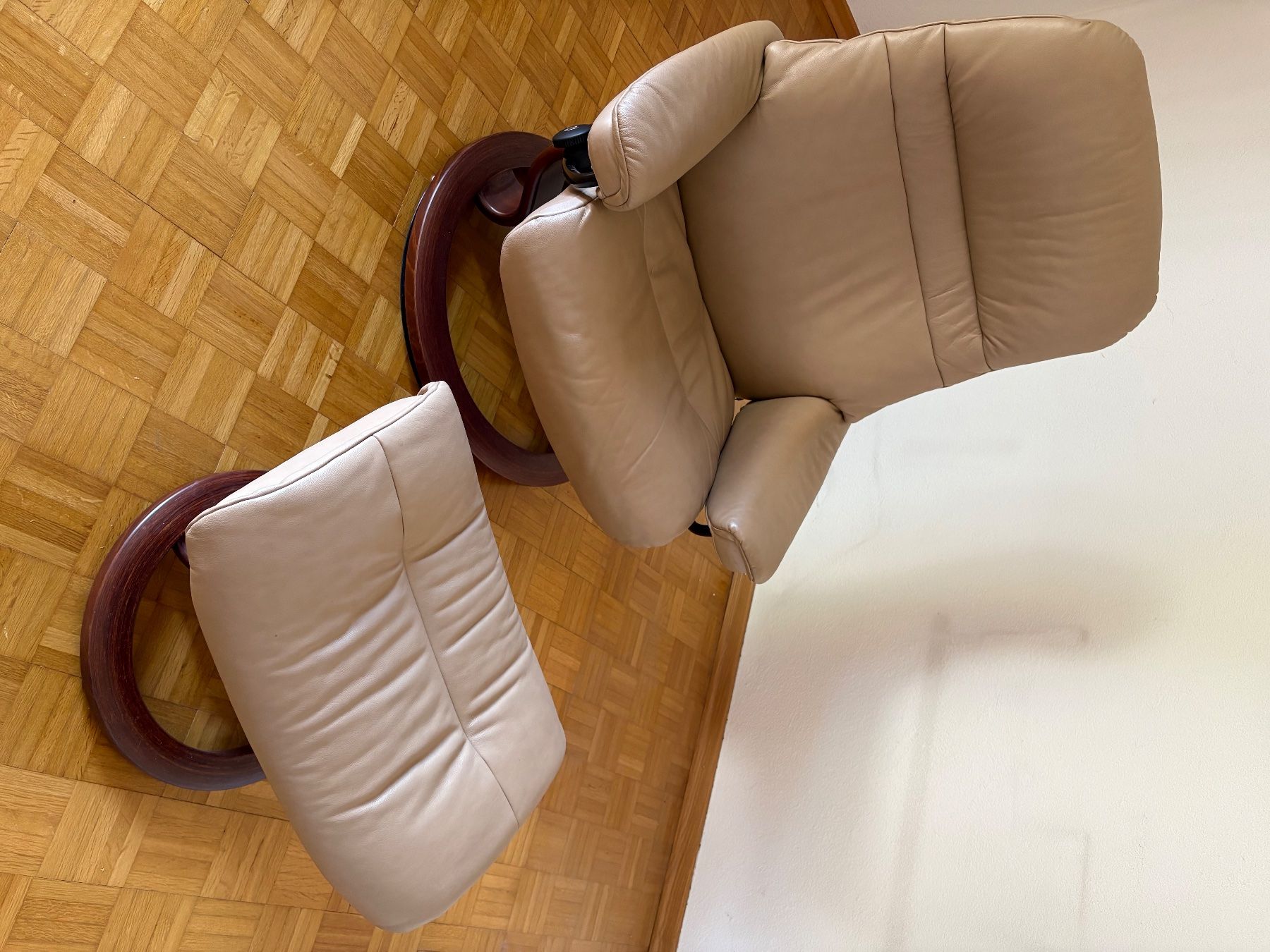 Stressless Poltrone: Stressless Relaxsessel mit Fusshocker – Usato da Muttenz venduto da adeller 1